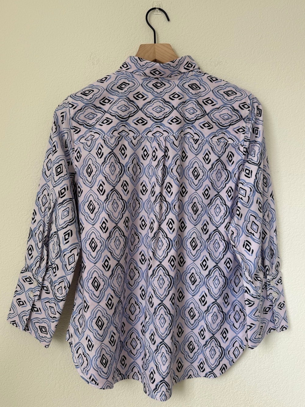 Chicos Women's Blouse Top Button Up Shirt Diamond Print Blue White Size 0 - Picture 13 of 13